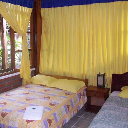 Hostal Las Palmas Puyo Bagian luar foto
