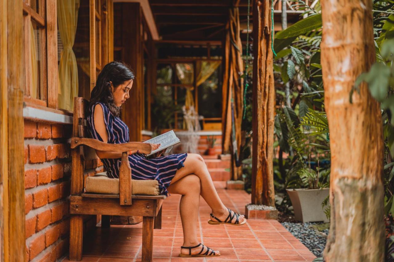 Hostal Las Palmas Puyo Bagian luar foto
