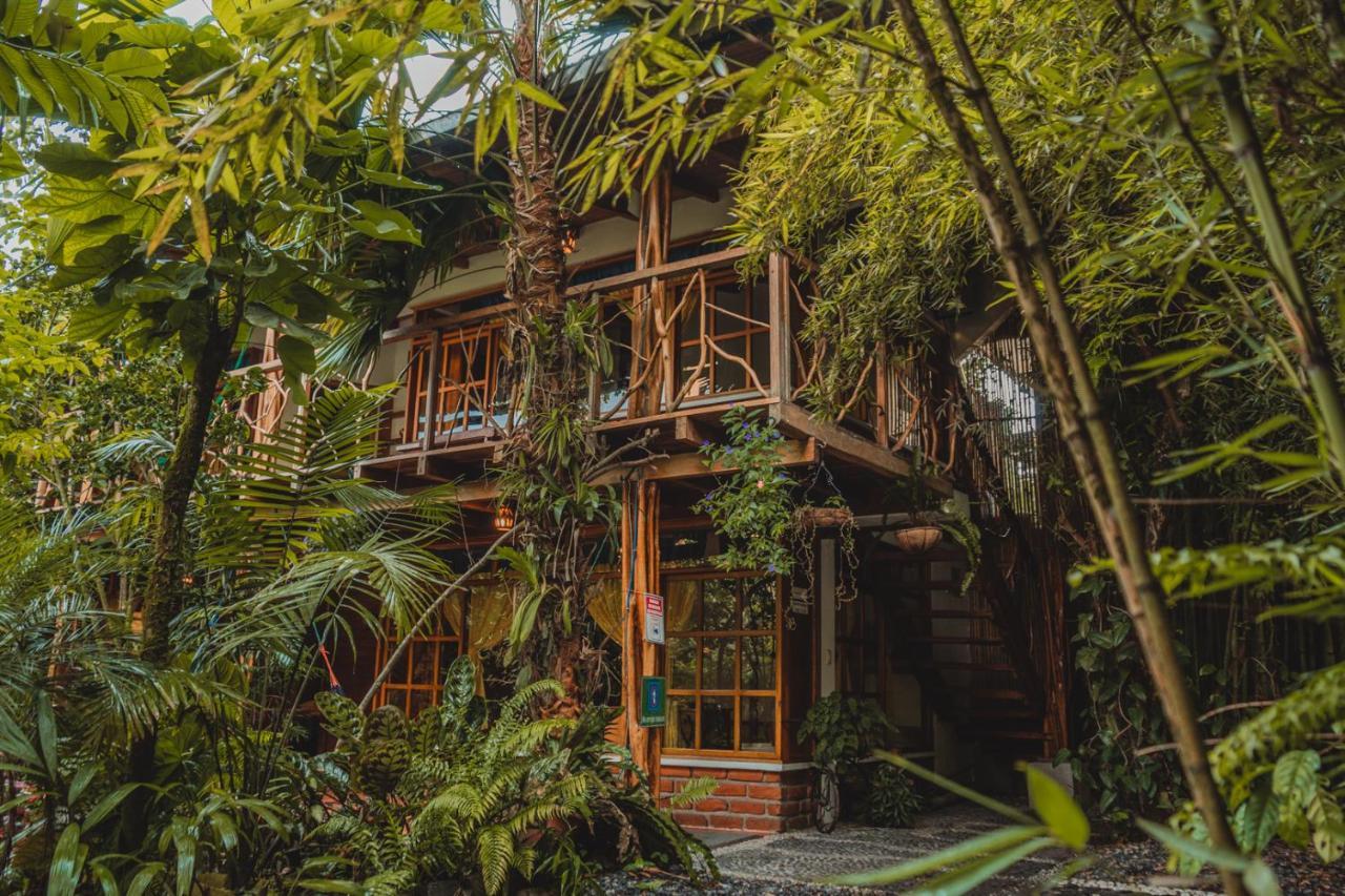 Hostal Las Palmas Puyo Bagian luar foto