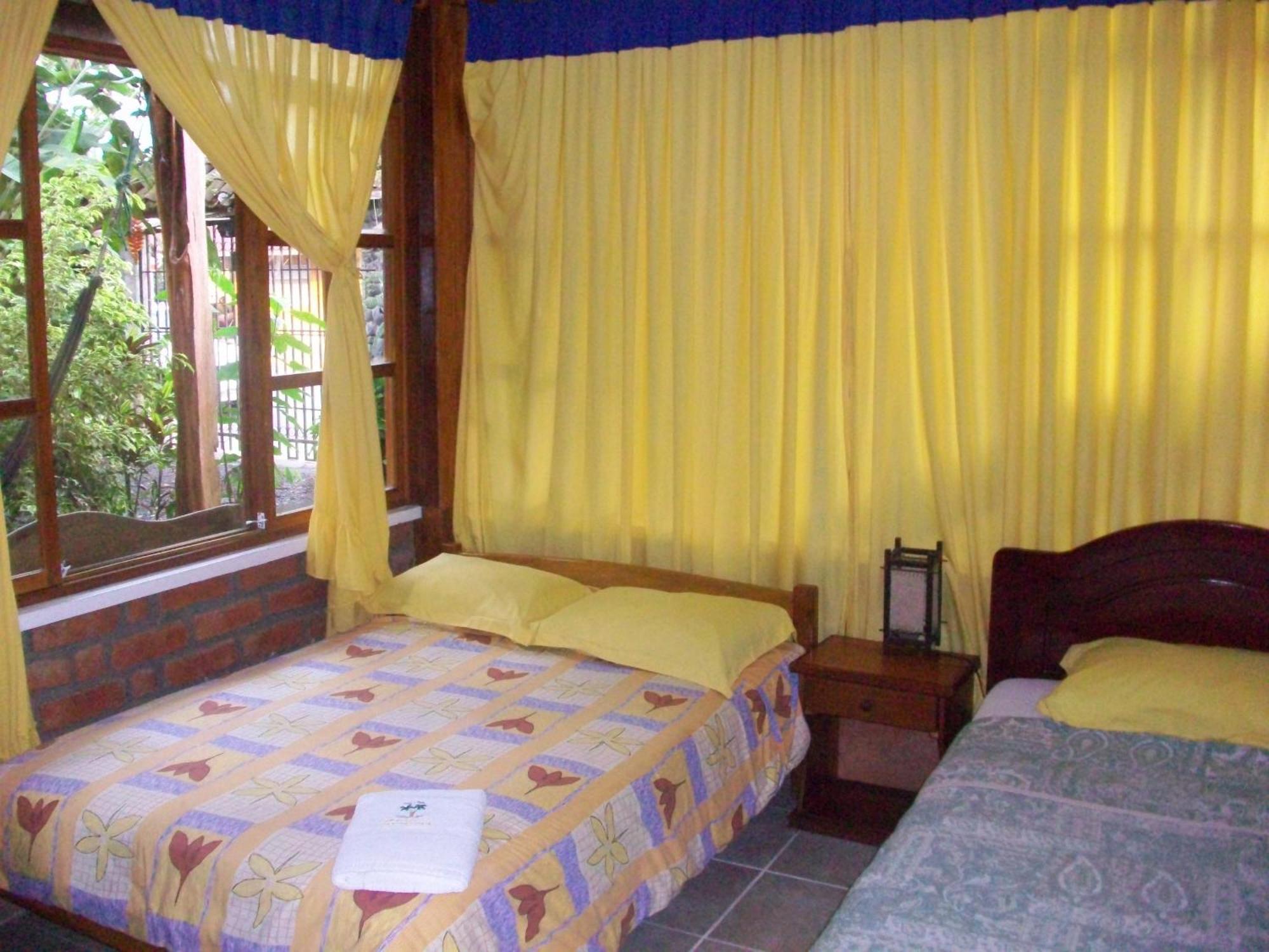 Hostal Las Palmas Puyo Bagian luar foto