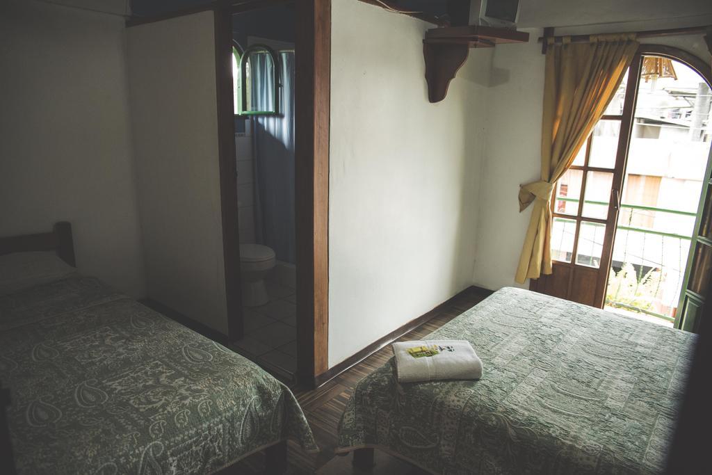 Hostal Las Palmas Puyo Bagian luar foto