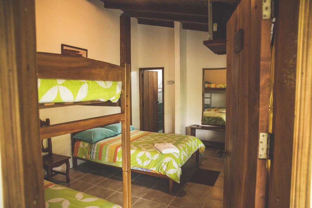 Hostal Las Palmas Puyo Bagian luar foto