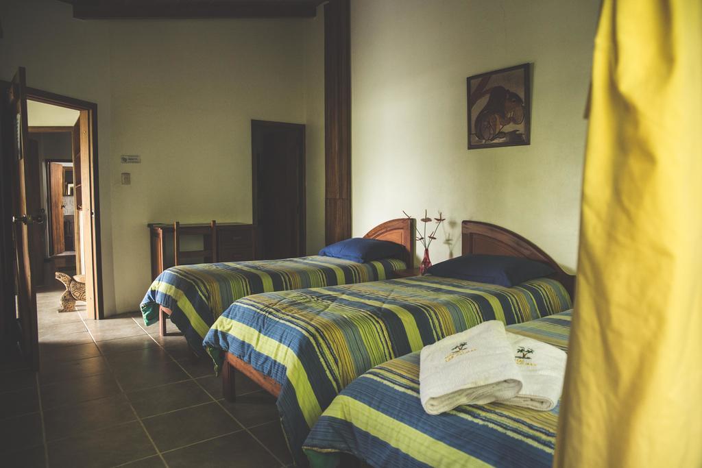 Hostal Las Palmas Puyo Bagian luar foto