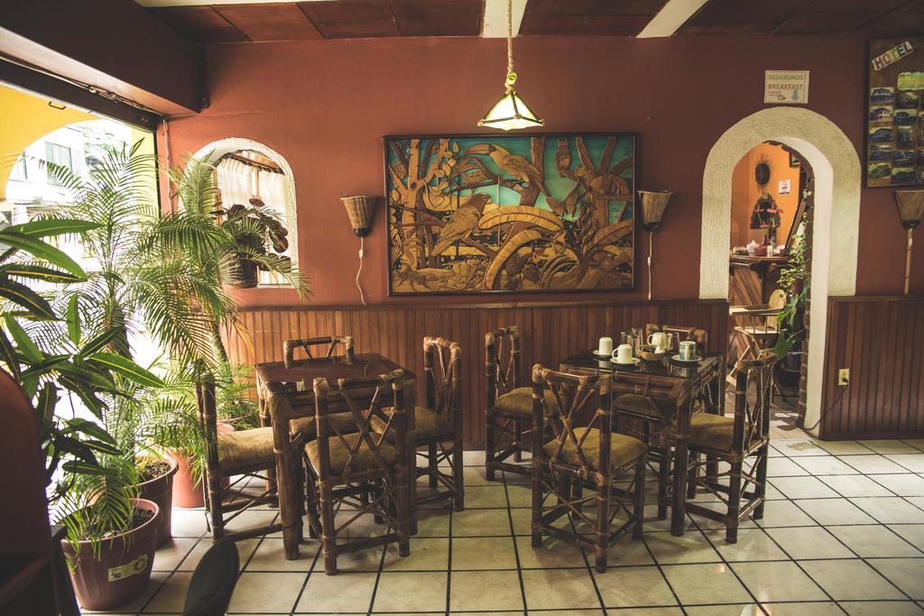 Hostal Las Palmas Puyo Bagian luar foto