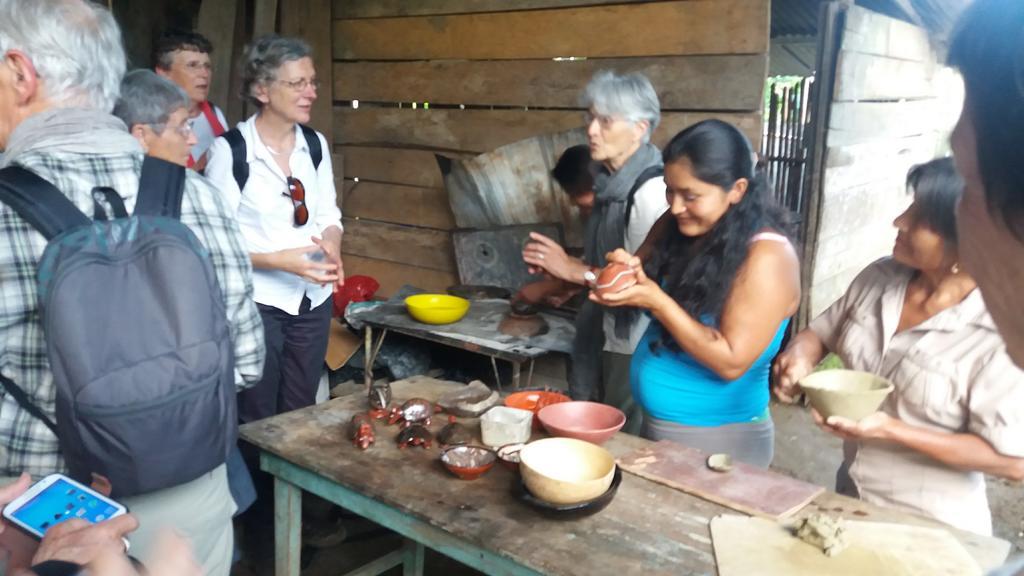 Hostal Las Palmas Puyo Bagian luar foto